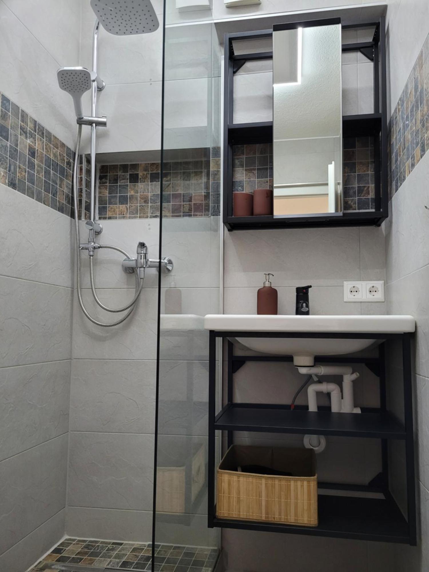 Living Flat, Eine Wohnung Mit Zwei Schlafzimmern Und Balkon Шорндорф Экстерьер фото