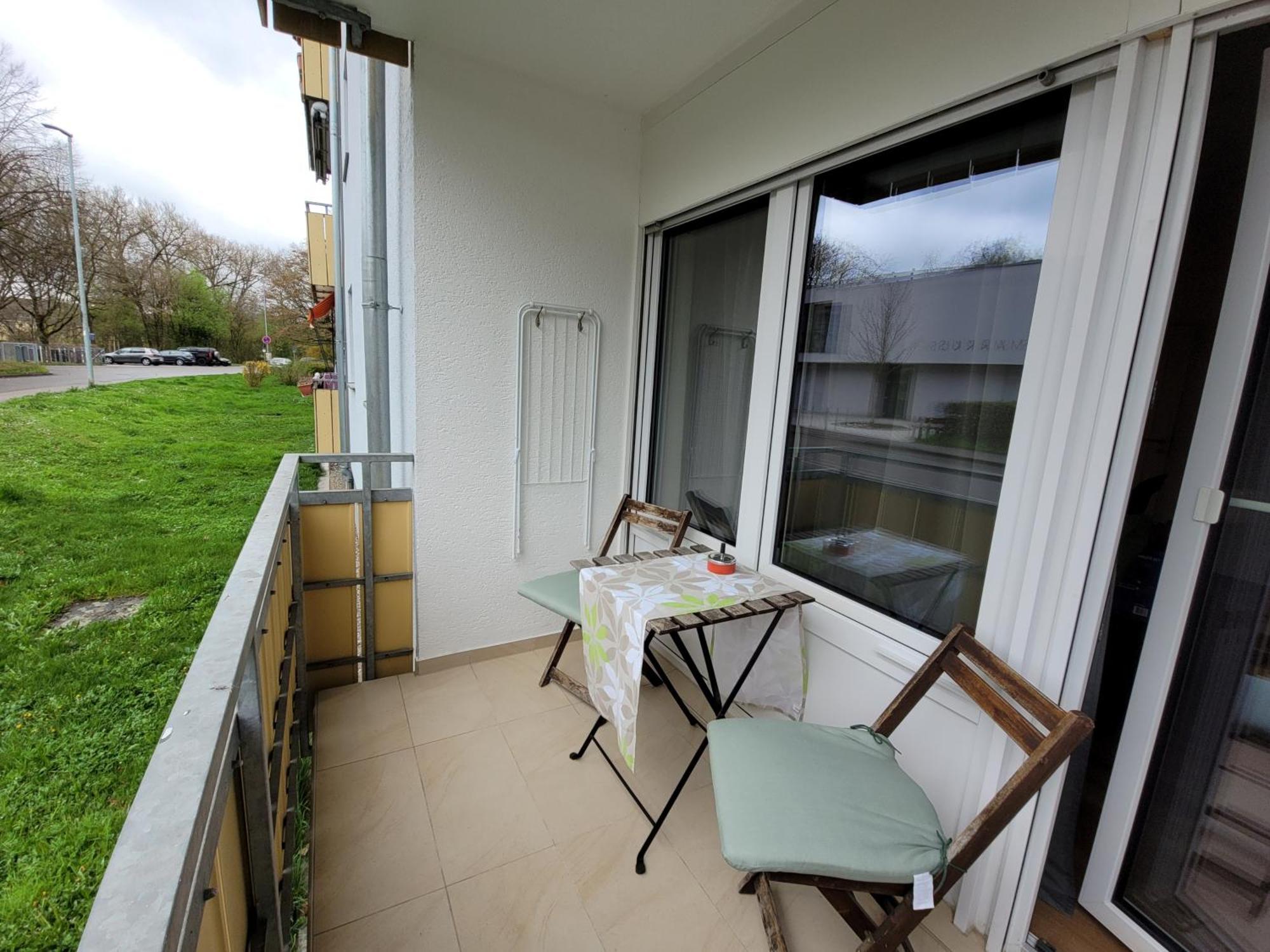 Living Flat, Eine Wohnung Mit Zwei Schlafzimmern Und Balkon Шорндорф Экстерьер фото