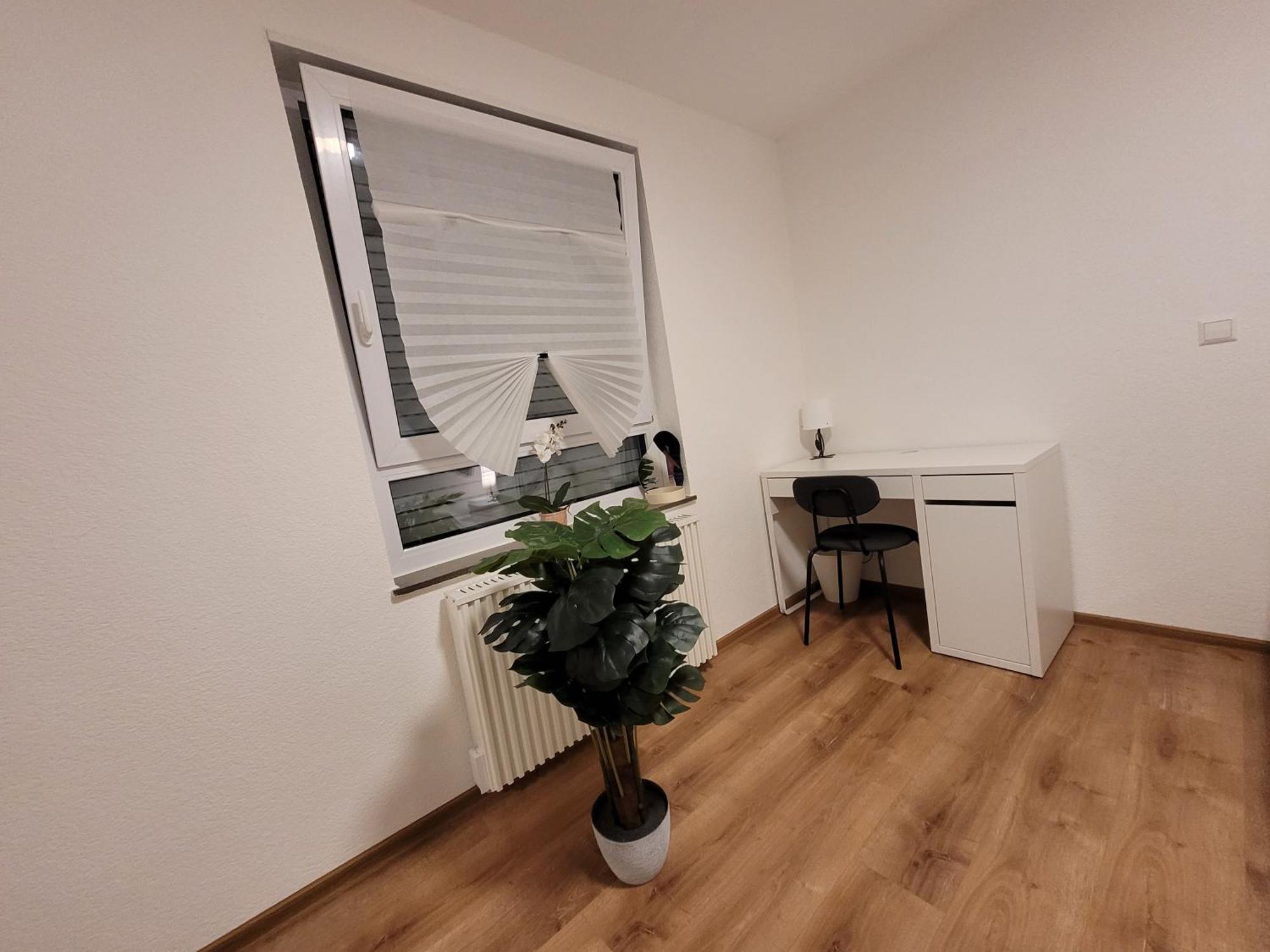 Living Flat, Eine Wohnung Mit Zwei Schlafzimmern Und Balkon Шорндорф Экстерьер фото